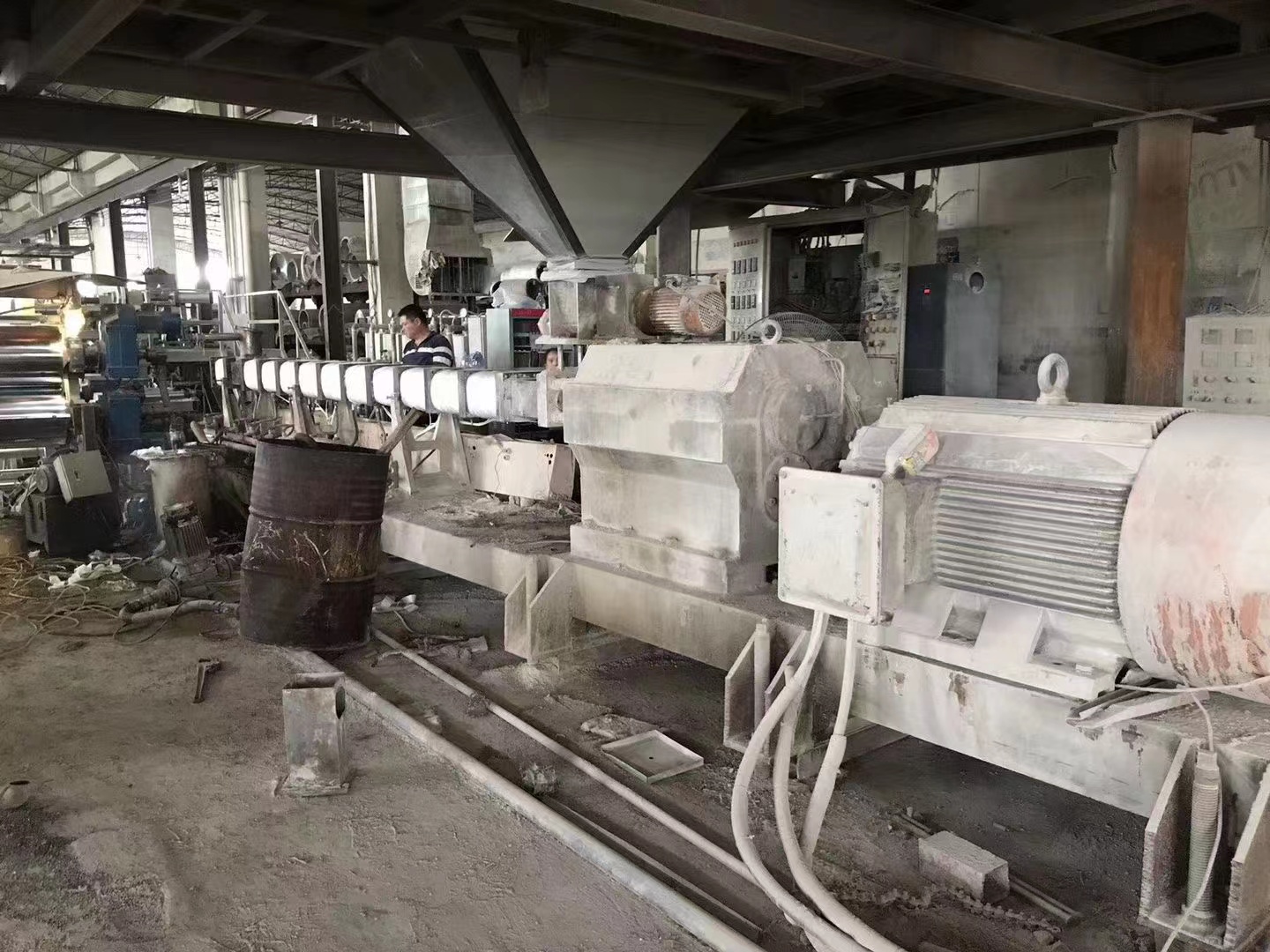 塑料擠出機(jī)電磁加熱節(jié)能改造 塑料擠出機(jī)電磁加熱節(jié)能改造